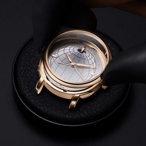 Louis Vuitton Escale Twin Zone, Automatikuhrwerk, 40 mm, Roségold Uhren Alle Uhren } | LOUIS VUITTON